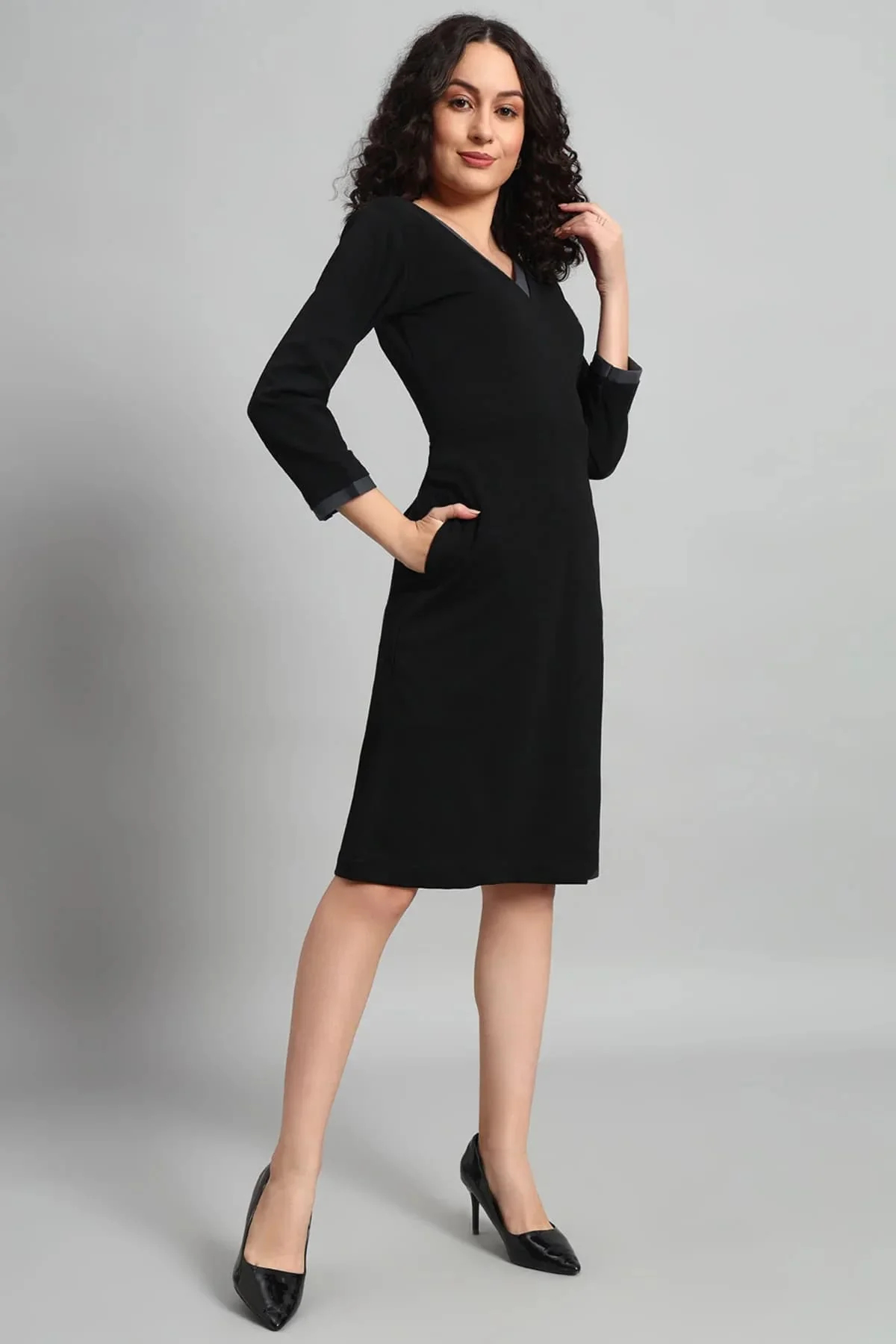 Luminary Layers Sheath Dress – Black