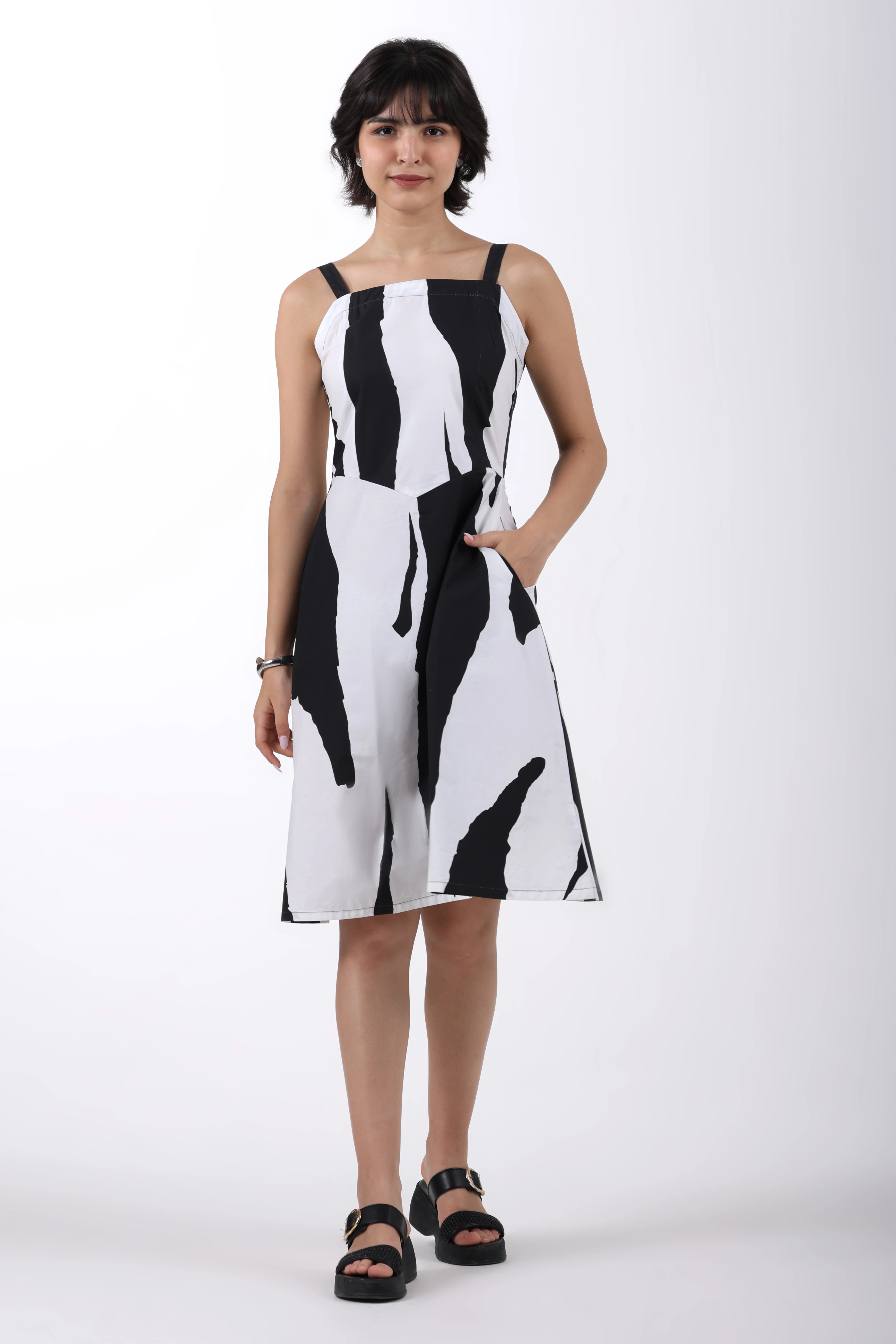 Quiet Contrast Cotton Midi Dress - Image 4