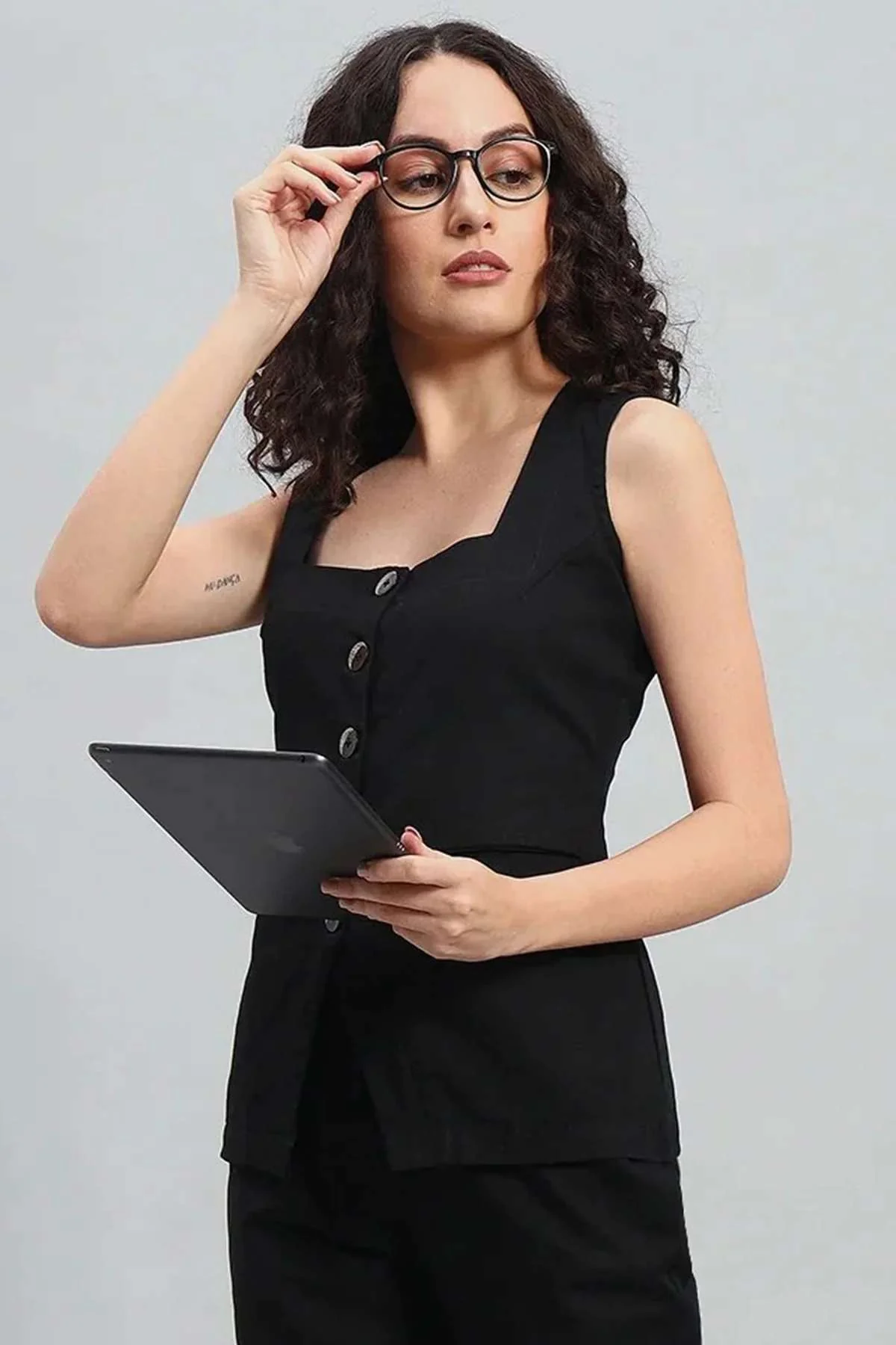 Square Neck Linen Vest – Black - Image 5